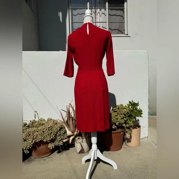 50s Vintage Red Knit Wiggle Dress with Long Sleeves - Picture 2 of 11